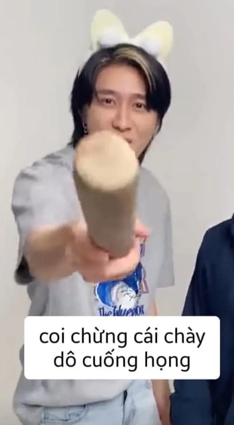 Ảnh meme hài bựa ko chữ vẫn đủ sức làm bạn cười sảng khoái nhờ biểu cảm cực đáng yêu.