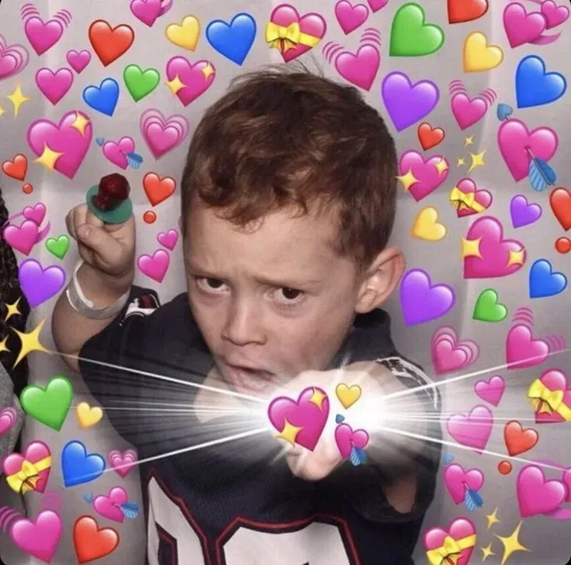 Meme ôm người yêu, dễ thương và ngọt ngào, mang đến sự ấm áp cho người ấy!