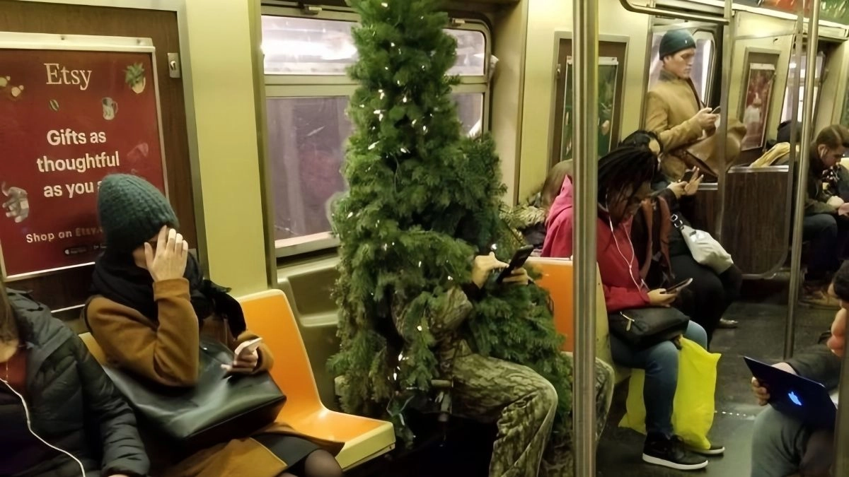 Ảnh meme noel là cách hoàn hảo để tạo ra không khí Giáng Sinh vui vẻ và ấm áp!