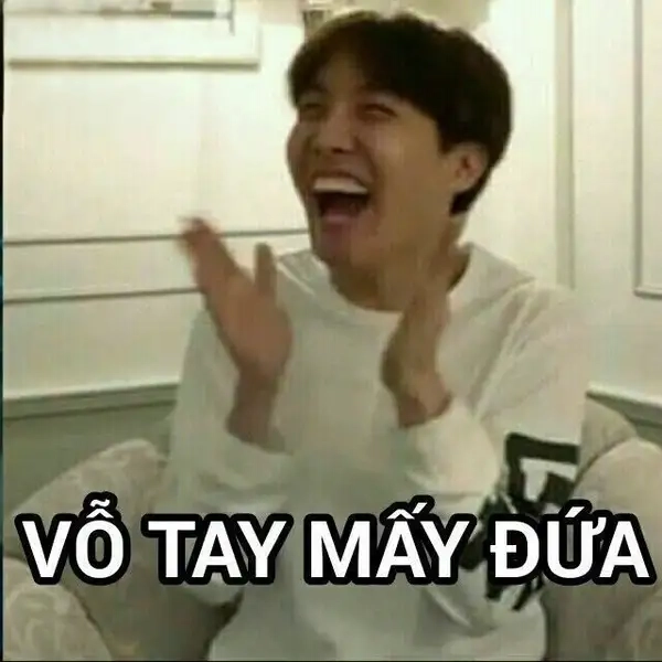 Gửi lời khen với meme vỗ tay chúc mừng dễ thương