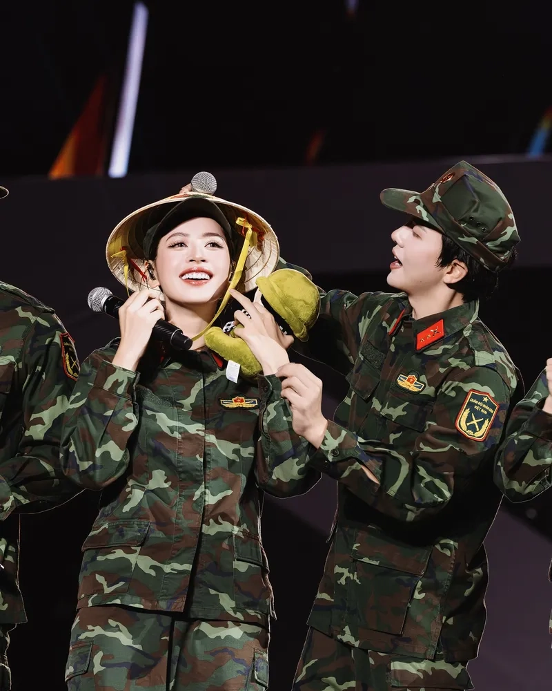 Chi Pu Trung Quốc tỏa sáng rực rỡ