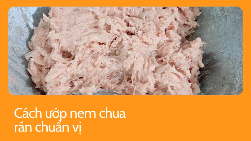 Nguyên liệu làm nem chua rán gồm thịt xay bì lợn và gia vị