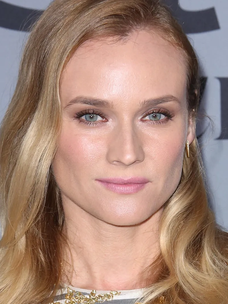 Phụ nữ gò má cao môi mỏng đẹp