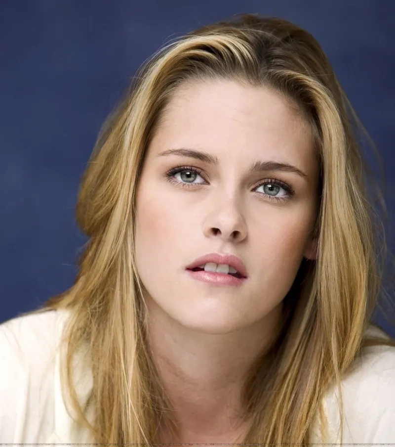 Con gái môi trên mỏng dưới dày