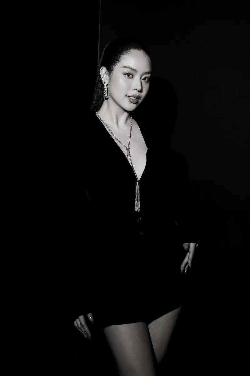 Thanh Thủy vương miện tỏa sáng