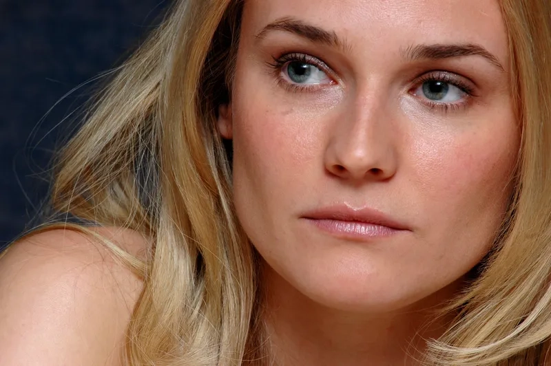 Tướng phụ nữ môi trên mỏng dày