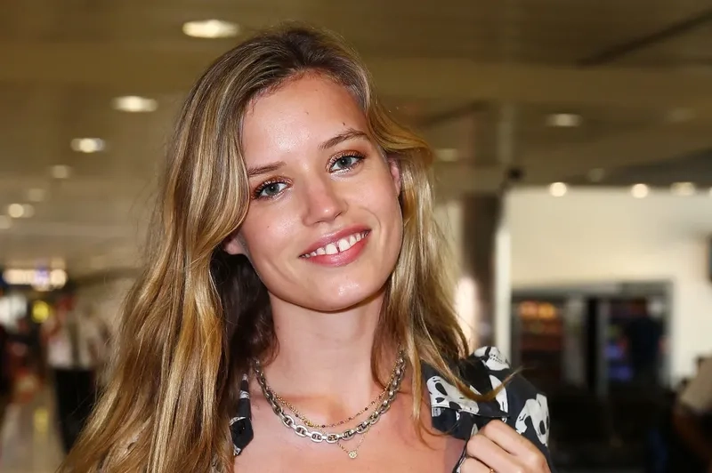 Răng cửa thưa tướng số và đường tình