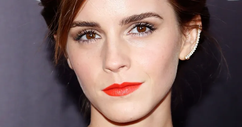 Đàn bà môi trên mỏng dưới dày