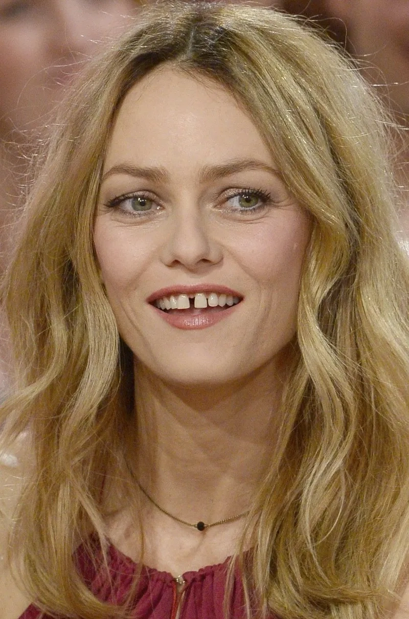 Tướng người răng cửa thưa tính tình thật