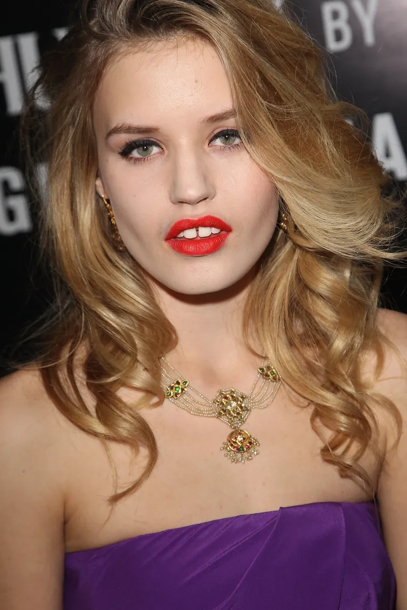 Răng cửa thưa trong tướng số quý nhân